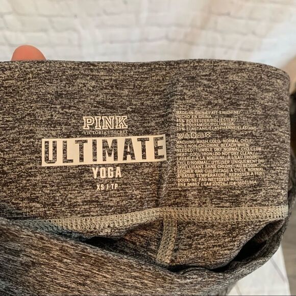 Victoria’s Secret Pink ultimate yoga gray workout capris size XS - Picture 6 of 6